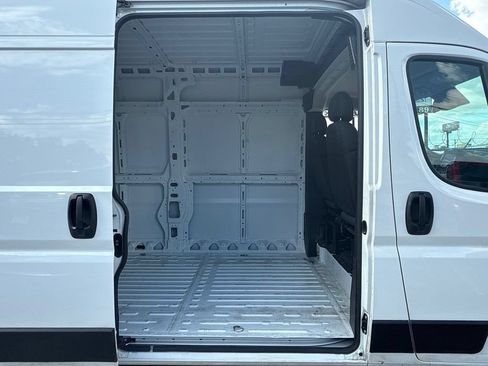 Used 2026 RAM ProMaster 2500 w/ Safety Group FWD image 10