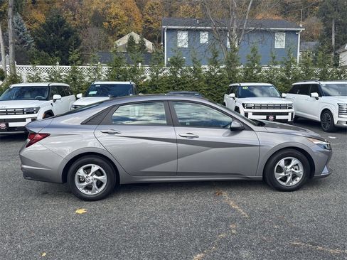 Certified 2021 Hyundai Elantra SE image 9