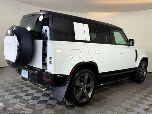 Used 2025 Land Rover Defender 110 V8 AWD/4WD image 8