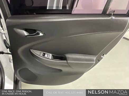 Used 2018 Chevrolet Volt LT w/ Comfort Package FWD image 22