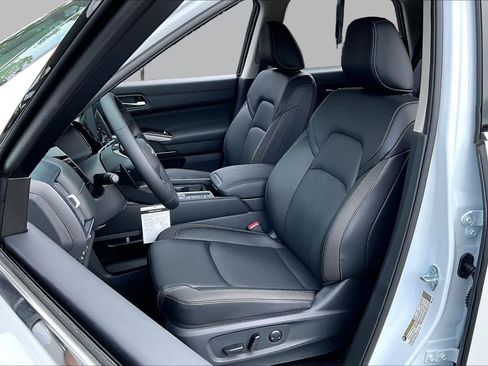 New 2026 Nissan Pathfinder SL FWD image 9