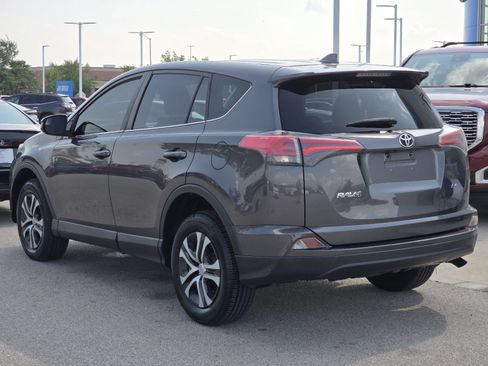Used 2018 Toyota RAV4 LE FWD image 5