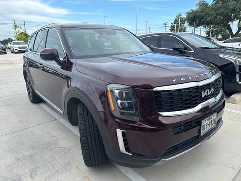 Used 2022 Kia Telluride EX w/ EX Premium Package FWD image 2