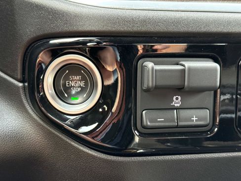 Used 2022 Chevrolet Silverado 1500 RST image 12