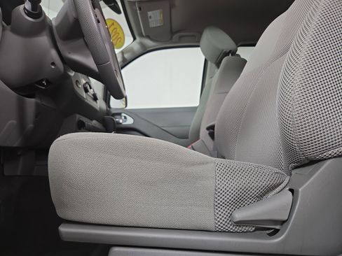 Used 2021 Nissan Frontier SV w/ Midnight Edition Floor Mats image 30