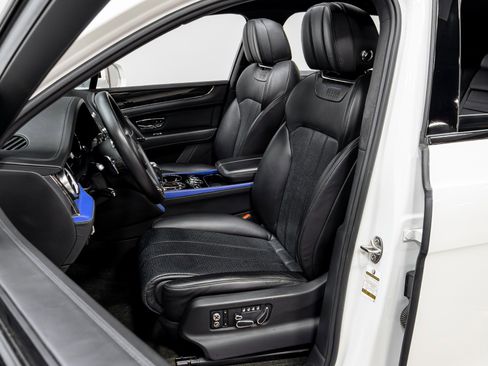 Used 2020 Bentley Bentayga Design Series image 6