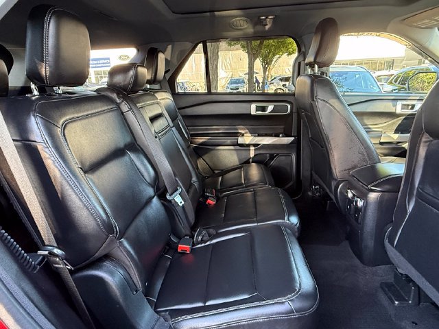 Used 2022 Ford Explorer XLT w/ Equipment Group 202A AWD/4WD image 29