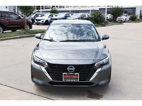 Used 2025 Nissan Sentra SV FWD image 2