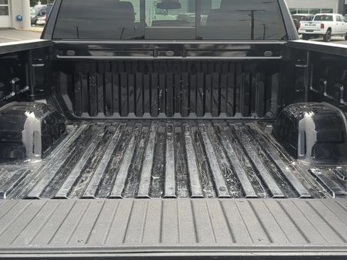 Used 2023 GMC Sierra 1500 SLT w/ SLT Premium Package AWD/4WD image 5
