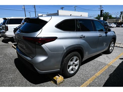 Used 2020 Toyota Highlander L AWD/4WD image 4