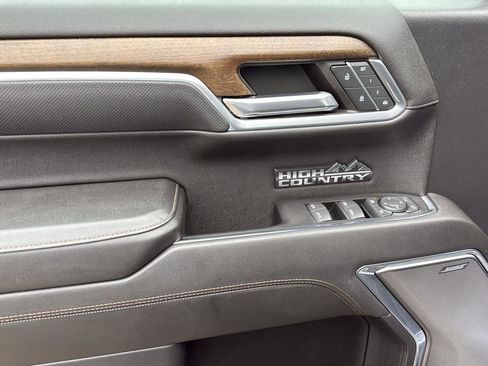 Used 2022 Chevrolet Silverado 1500 High Country w/ Technology Package image 12