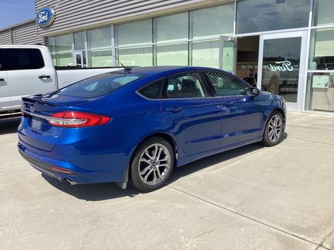 Used 2017 Ford Fusion SE w/ Equipment Group 201A FWD image 2