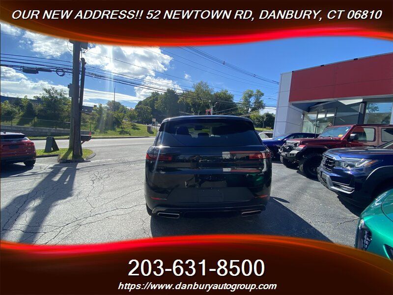 Used 2024 Land Rover Range Rover Sport SE AWD/4WD image 6