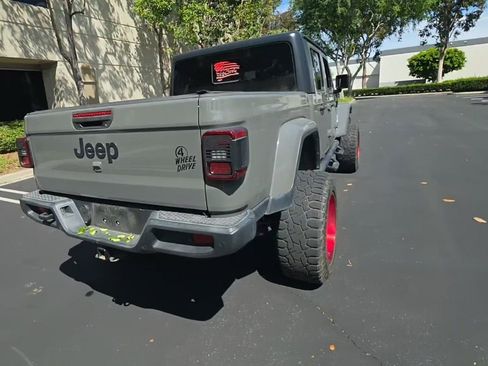 Used 2021 Jeep Gladiator Willys AWD/4WD image 2