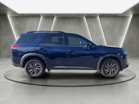 Used 2024 Nissan Pathfinder SV AWD/4WD image 8