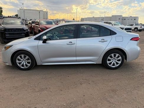 Used 2025 Toyota Corolla LE FWD image 2