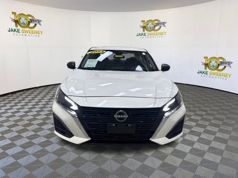 Used 2024 Nissan Altima 2.5 SV AWD/4WD image 3