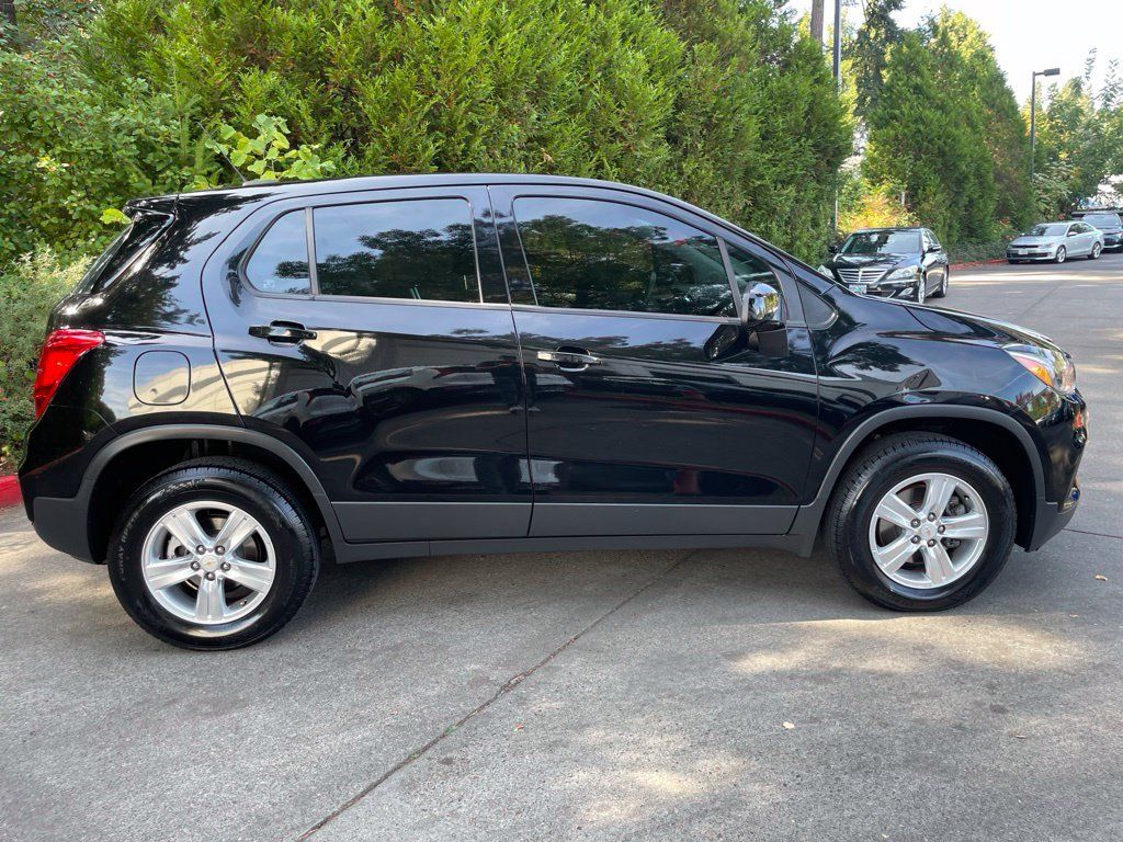 Used 2018 Chevrolet Trax LS AWD/4WD image 3