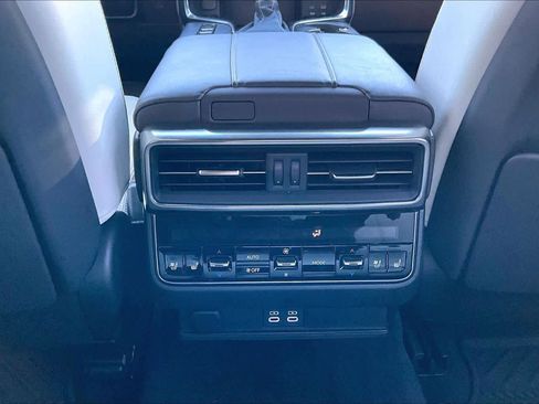 Used 2025 Lexus LX 600 4WD w/ Luxury Package image 33