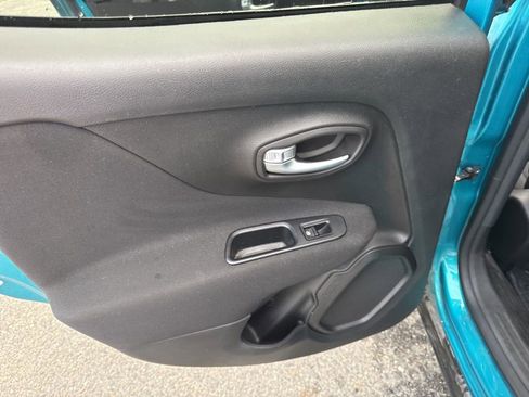 Used 2019 Jeep Renegade Latitude image 25