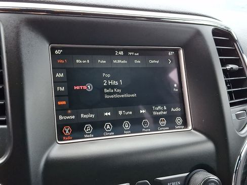 Used 2019 Jeep Grand Cherokee Laredo AWD/4WD image 18