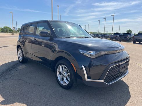 Used 2025 Kia Soul LX w/ LX Technology Package image 7