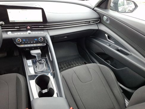 Used 2023 Hyundai Elantra SEL w/ Convenience Package FWD image 16