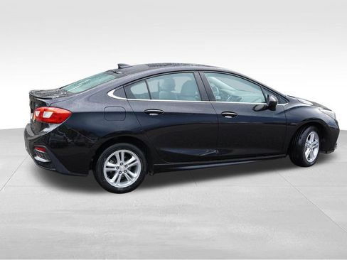 Certified 2017 Chevrolet Cruze LT w/ RS Package FWD image 4