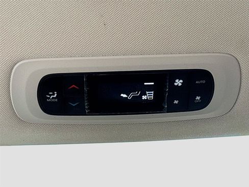 Used 2023 Chrysler Pacifica Touring-L FWD image 24