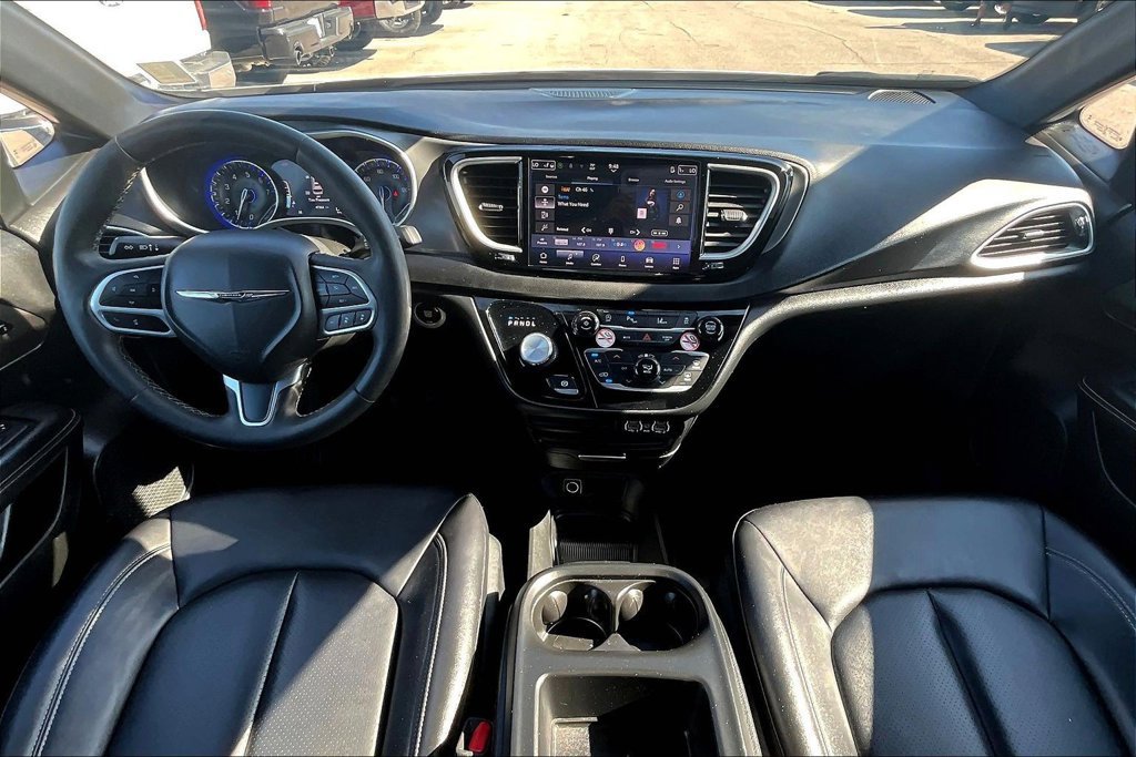 Used 2025 Chrysler Pacifica Select FWD image 15
