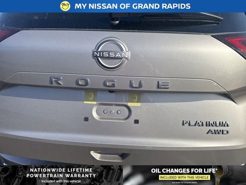 New 2026 Nissan Rogue Platinum image 7