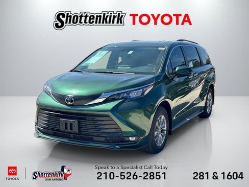 New 2026 Toyota Sienna XLE image 1