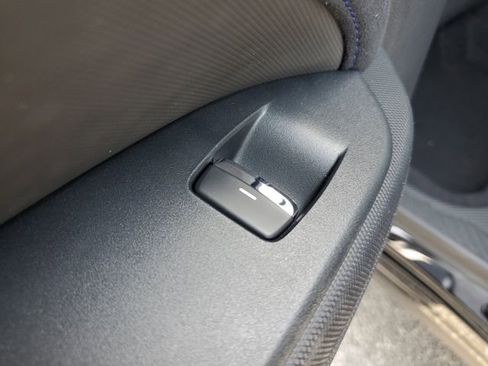 Used 2025 Subaru Forester Limited w/ Popular Package image 18