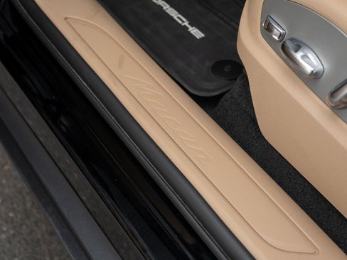 Used 2023 Porsche Macan AWD/4WD image 41