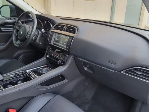 Used 2018 Jaguar F-PACE Premium image 25