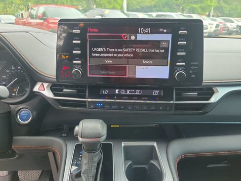 Used 2024 Toyota Sienna XSE w/ XSE Premium Package FWD image 28