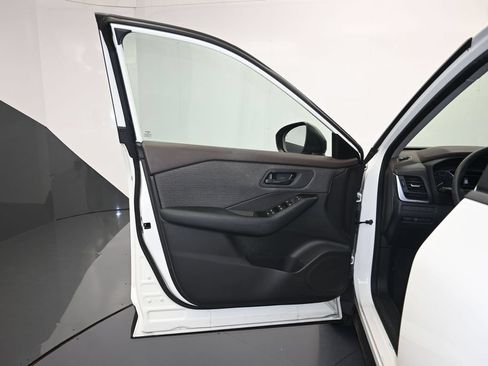 Used 2023 Nissan Rogue S FWD image 10