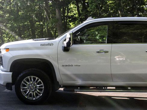 Used 2022 Chevrolet Silverado 3500 High Country w/ Technology Package AWD/4WD image 2
