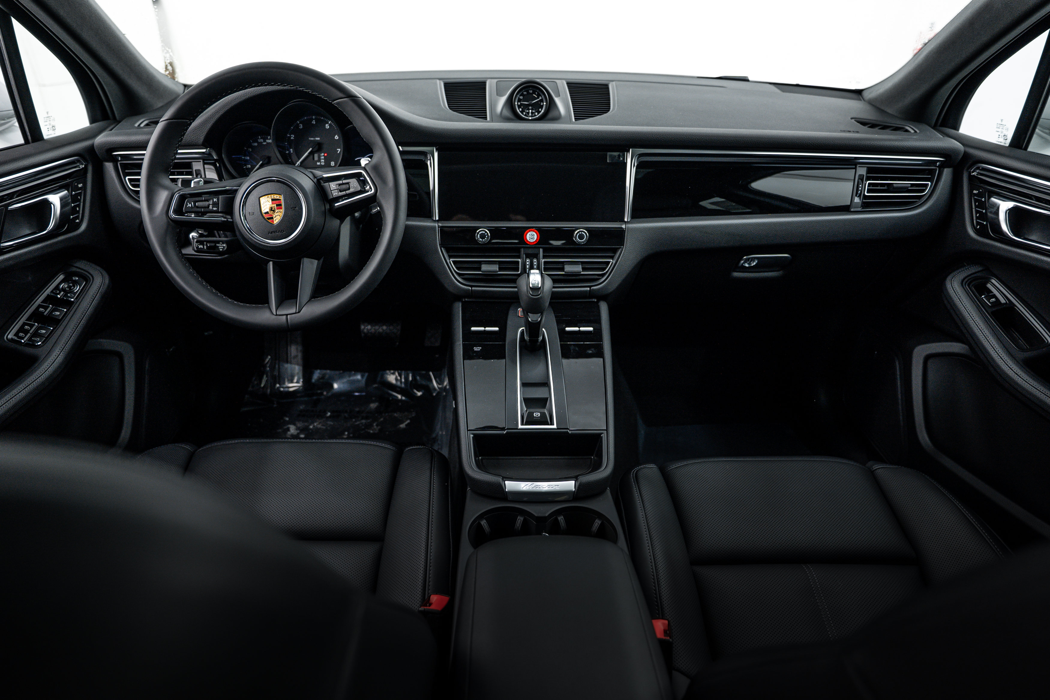 Certified 2026 Porsche Macan AWD/4WD image 12