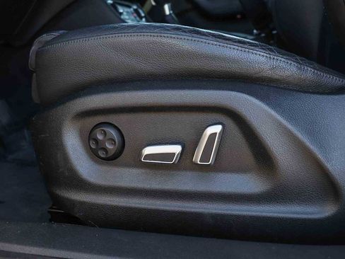 Used 2018 Audi Q3 2.0T Premium Plus w/ Premium Plus Package image 28