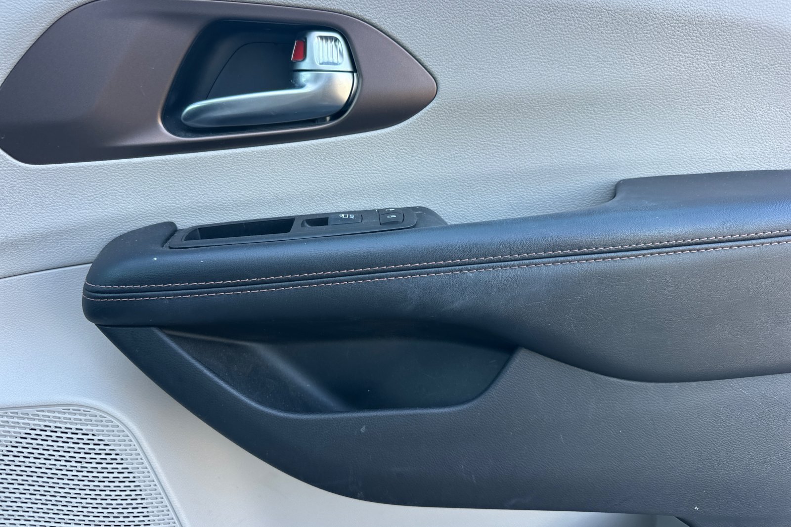 Used 2019 Chrysler Pacifica Touring-L w/ Advanced Safetytec Group FWD image 20