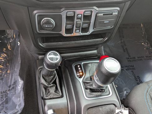 Used 2021 Jeep Wrangler Unlimited Sport image 22