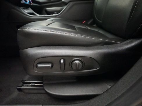 Used 2021 GMC Acadia SLT FWD image 29