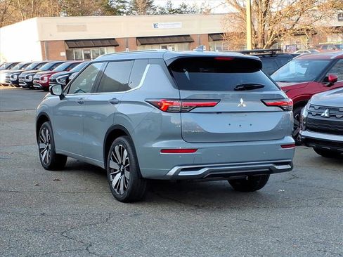 New 2026 Mitsubishi Outlander SEL image 3