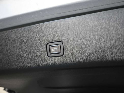 Used 2019 Chevrolet Traverse Premier w/ LPO, Blackout Package AWD/4WD image 30