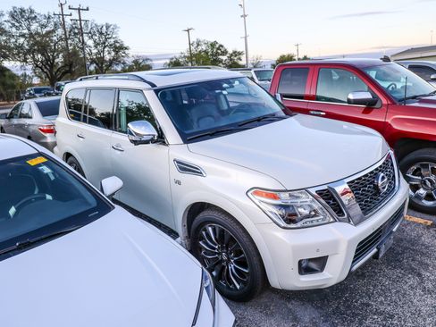 Used 2020 Nissan Armada Platinum image 4