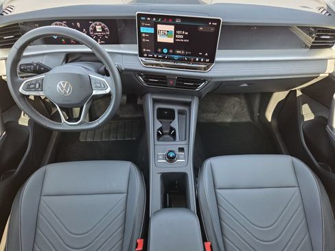 New 2026 Volkswagen Tiguan SE FWD image 22