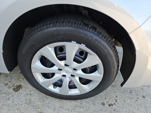 Used 2024 Toyota Corolla LE image 28