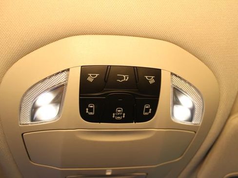 Used 2024 Chrysler Pacifica Touring-L FWD image 28