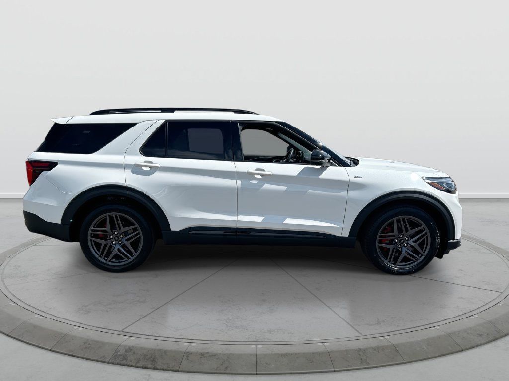 Used 2025 Ford Explorer ST-Line w/ Premium Package RWD image 9